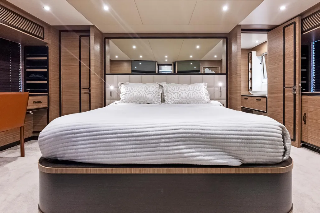 Yacht Photo 29